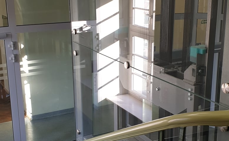 Szyb windowy w obiekcie UM Wrocławia przy pl. Nowy Targ 1-8 we Wrocławiu.